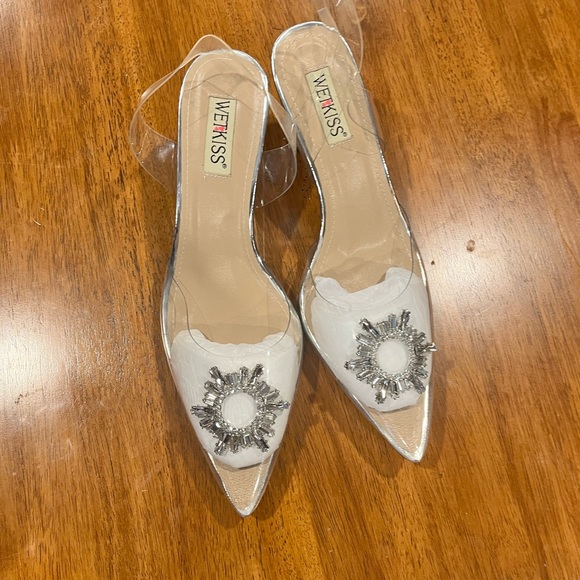 Silver and clear sparkly Cinderella low heel - Picture 4 of 5